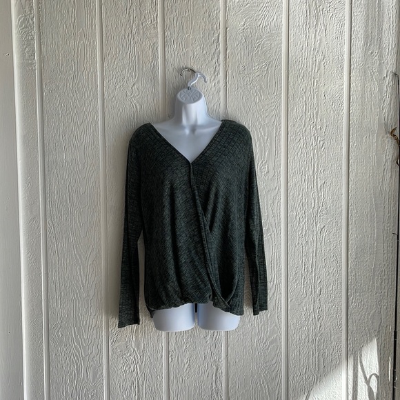 ‼️SOLD‼️Rock & Republic Co. Lightweight L/S Open front Knit Blouse Emerald Green - Picture 1 of 10